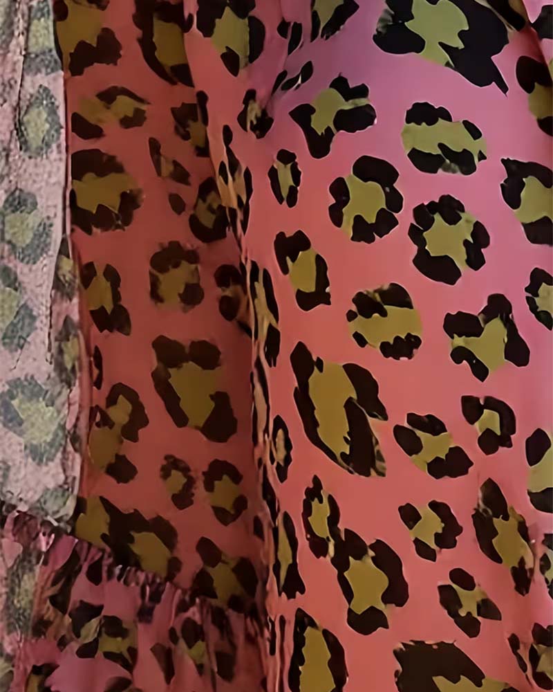 Camicetta stampata leopardata di tendenza con risvolti