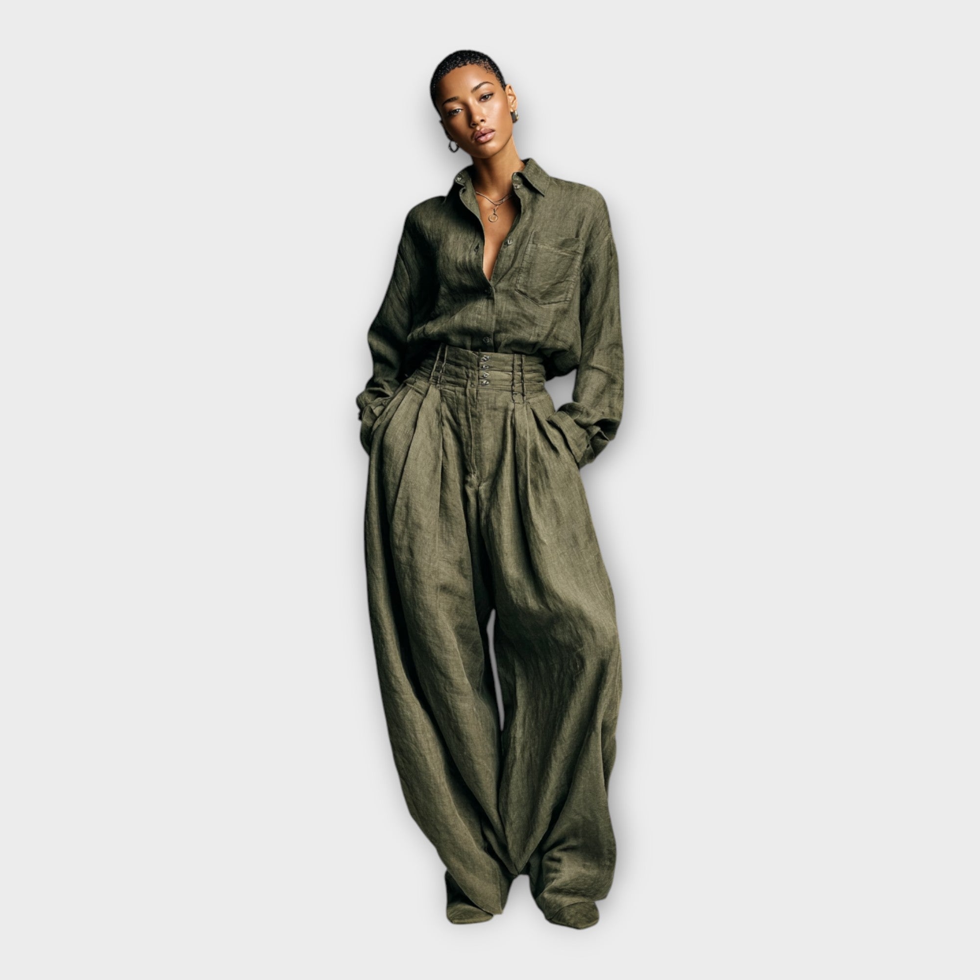 Camicia e pantaloni con disinvolta eleganza