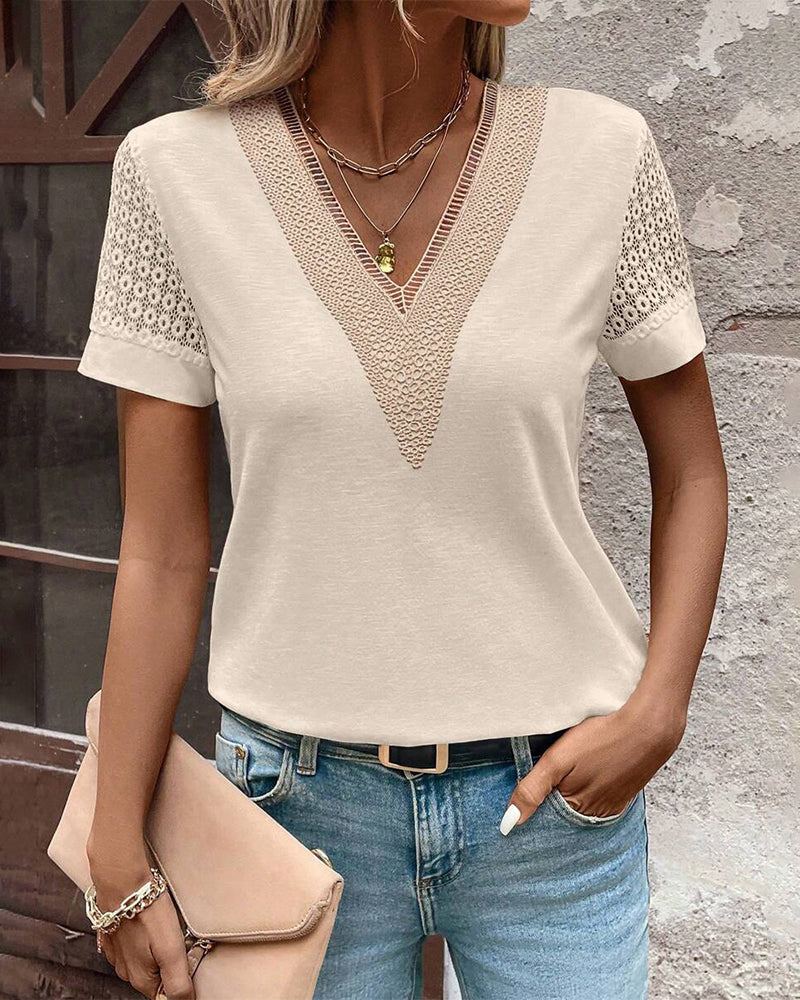 T-shirt scollo a V in pizzo