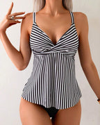 Tankini a righe verticali a due pezzi a triangolo