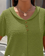 T-shirt con colletto Peter Pan a tre bottoni