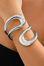Bracciale dal taglio asimmetrico