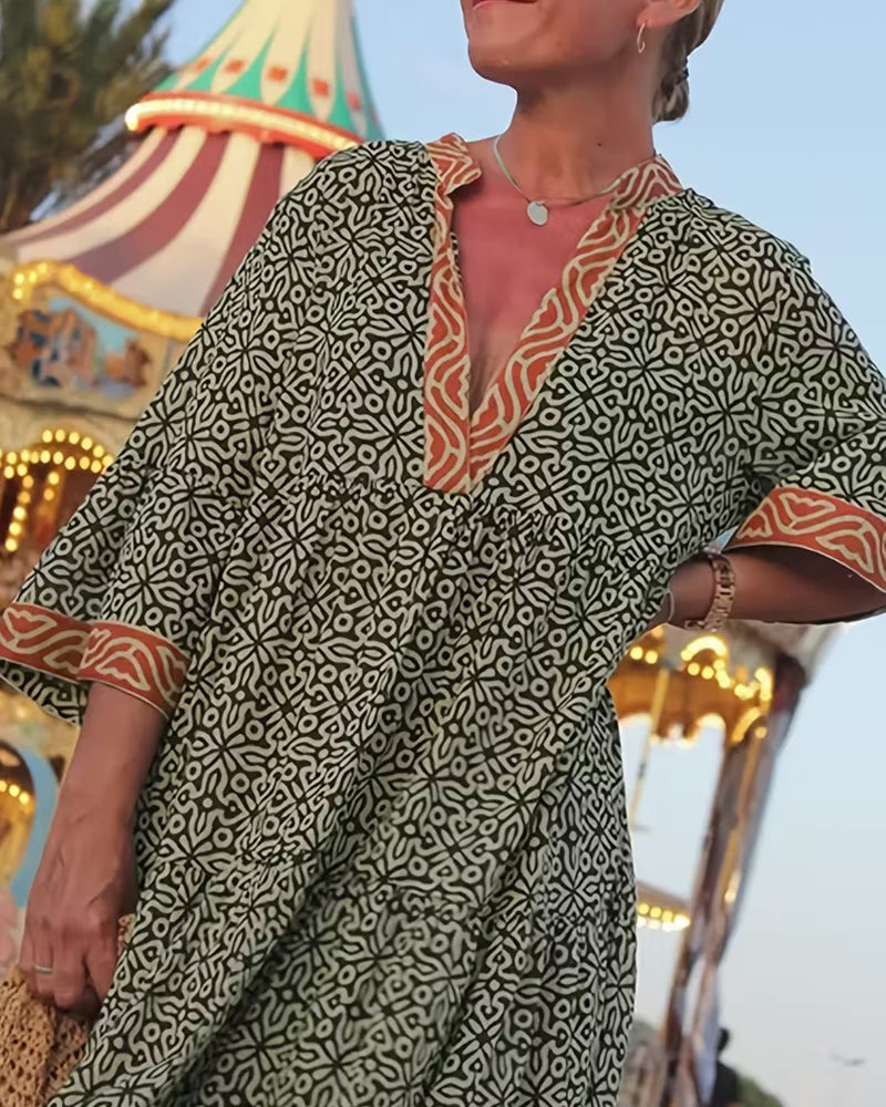 Abito con scollo a V, maniche a tre quarti e stampa per le vacanze
