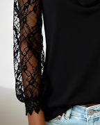 Top a collo drappeggiato con dettagli patchwork