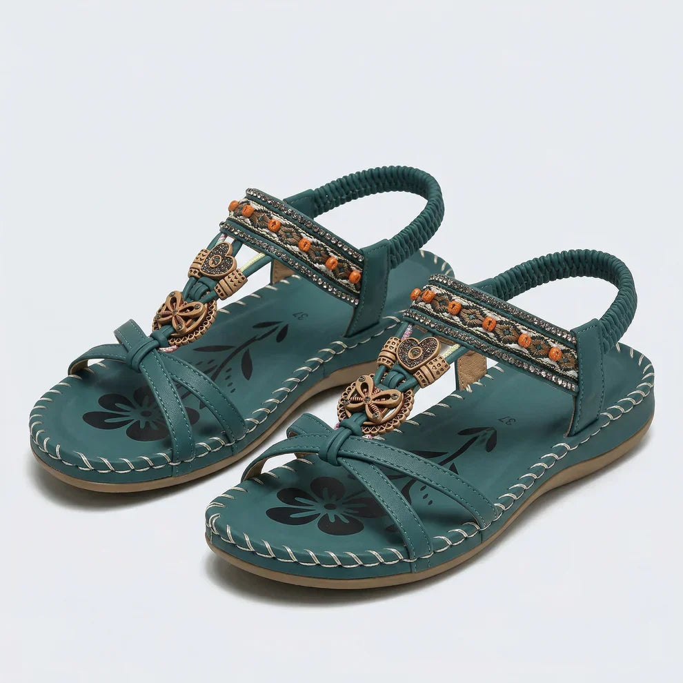 Sandali in stile ibizenco che combinano comfort ed eleganza