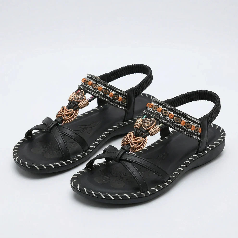 Sandali in stile ibizenco che combinano comfort ed eleganza