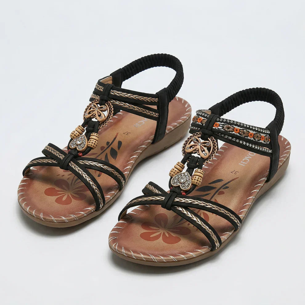 Sandali in stile ibizenco che combinano comfort ed eleganza
