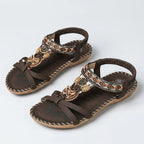 Sandali in stile ibizenco che combinano comfort ed eleganza