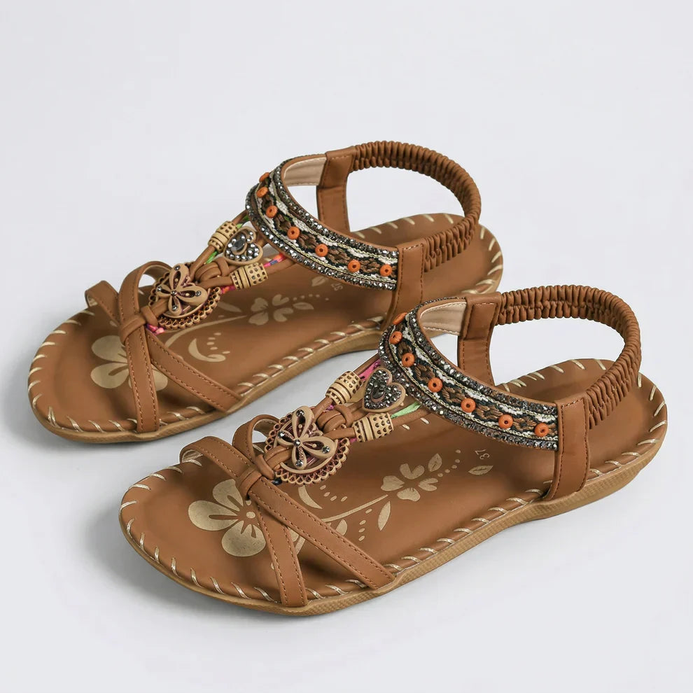 Sandali in stile ibizenco che combinano comfort ed eleganza