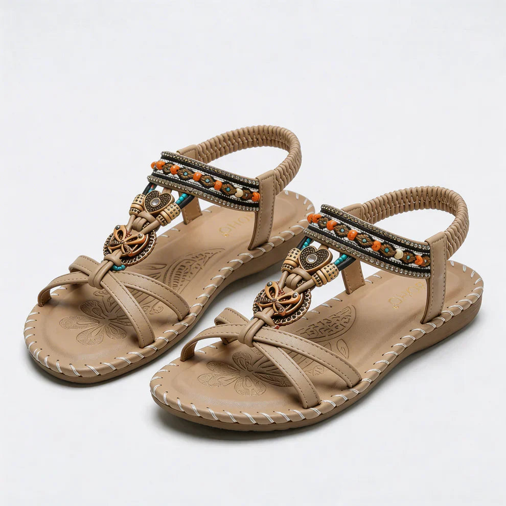 Sandali in stile ibizenco che combinano comfort ed eleganza