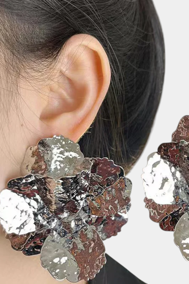 Orecchini a perno con strass a forma di fiore