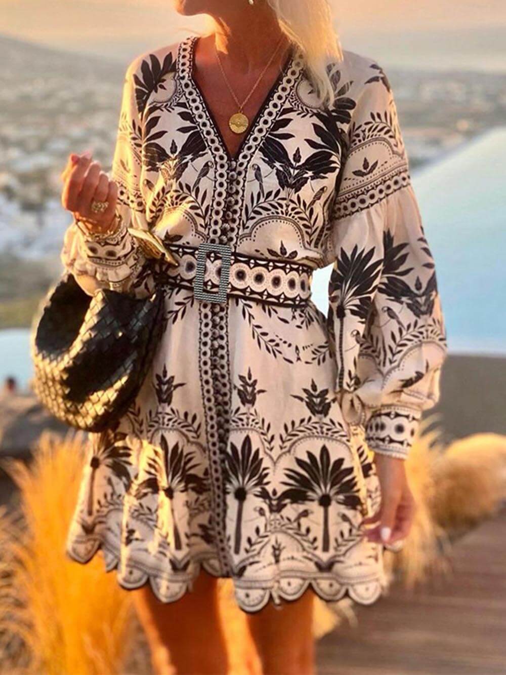 Mini abito da spiaggia scampanato stampato alla moda