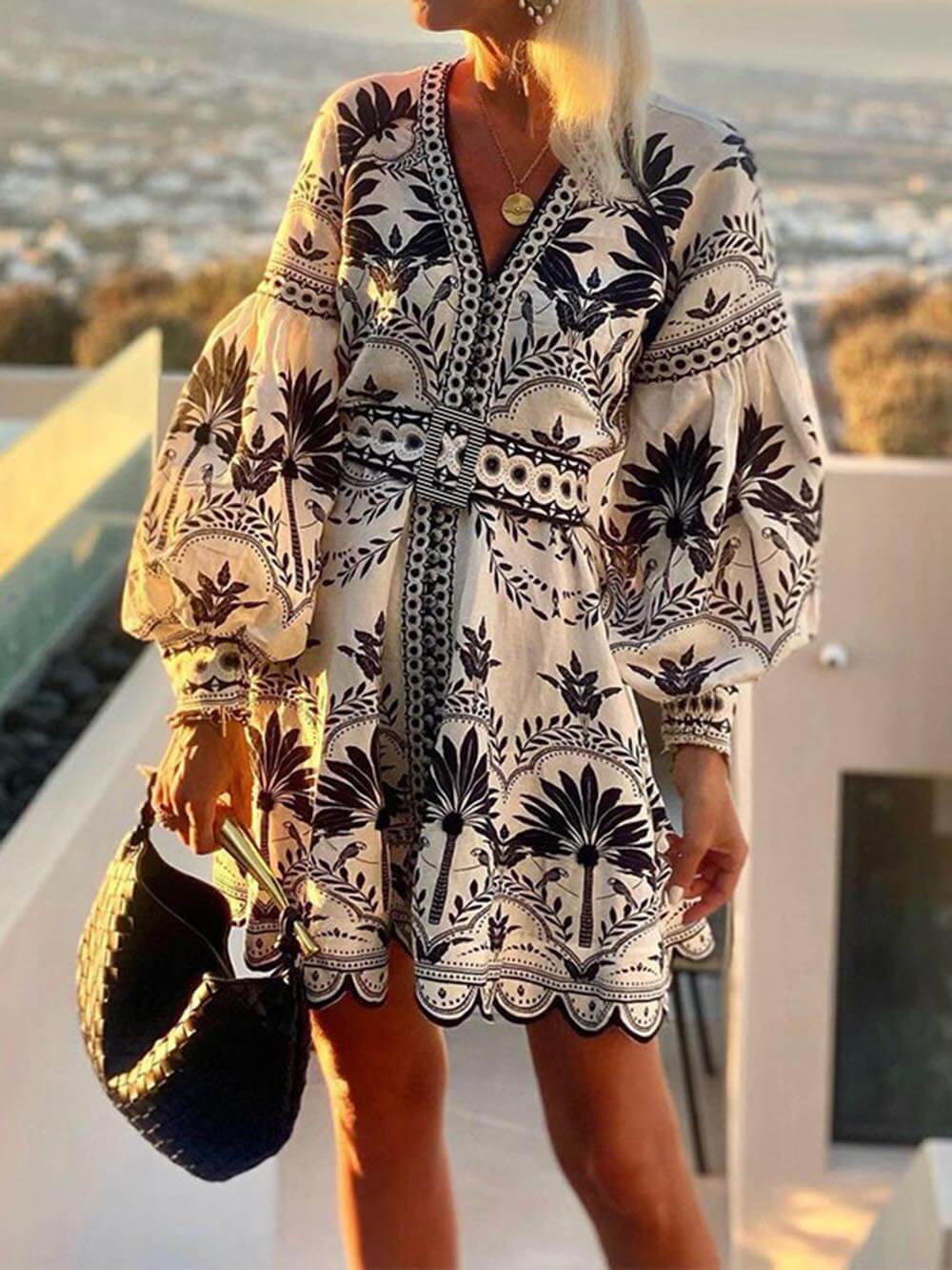 Mini abito da spiaggia scampanato stampato alla moda